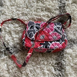 Vera Bradley cross body purse, great used condition, pink floral